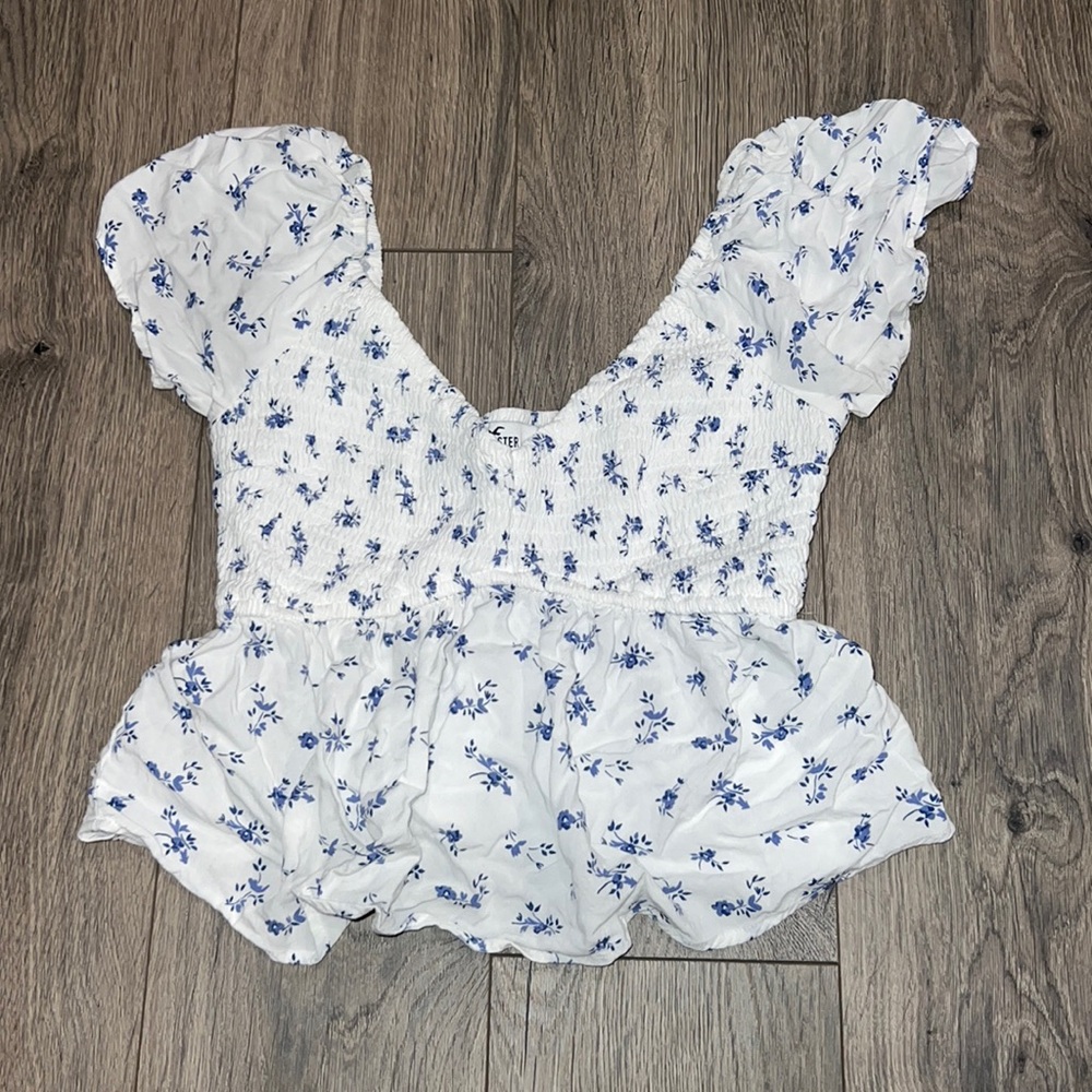 Flower patterned hollister top